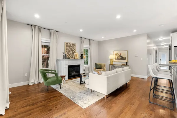 23 DOWNER AVE 1