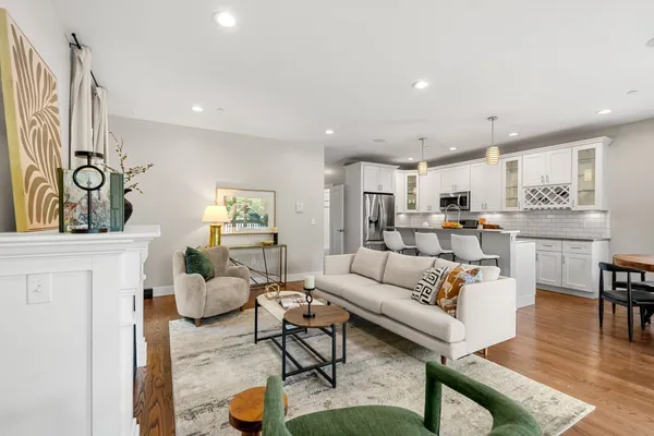 23 DOWNER AVE 1