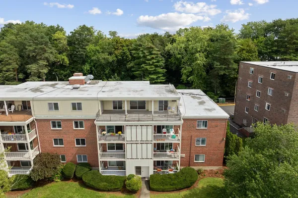 20 HAMILTON RD 401