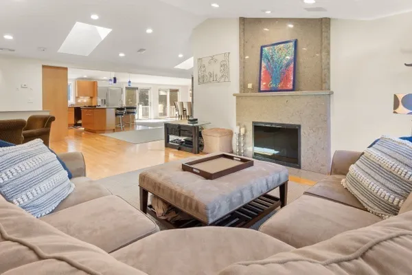 16 LEONARD RD