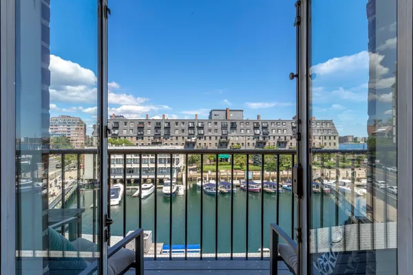 33 COMMERCIAL WHARF 41-42