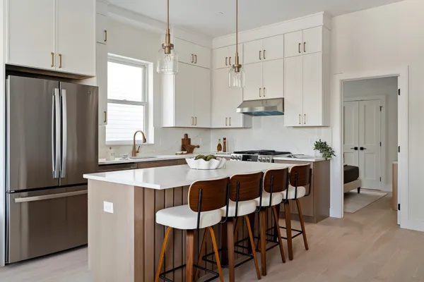 28A SWAN AVE 