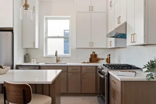 28A SWAN AVE 