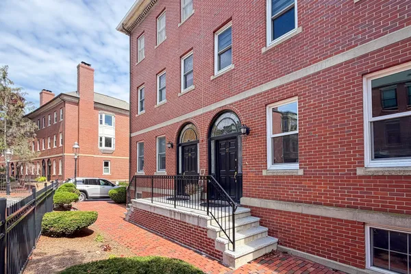 17 MAIN ST 17