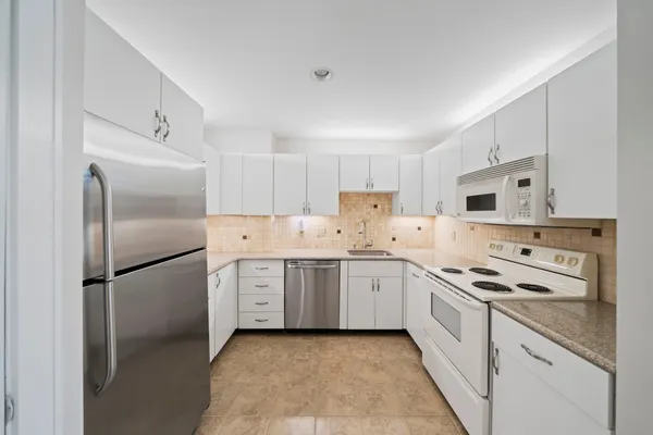 100 PARKS ST 27