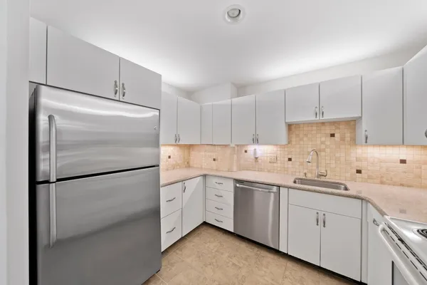 100 PARKS ST 27