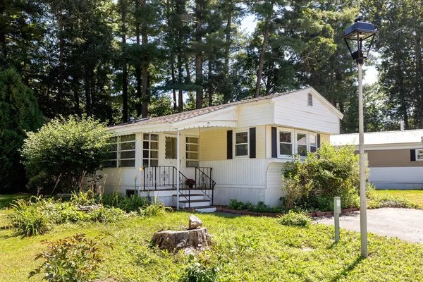 71 MAPLEWOOD DR