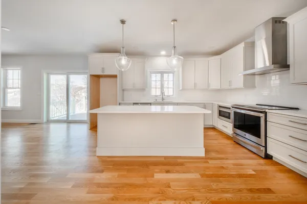 33 STRONGWATER DR