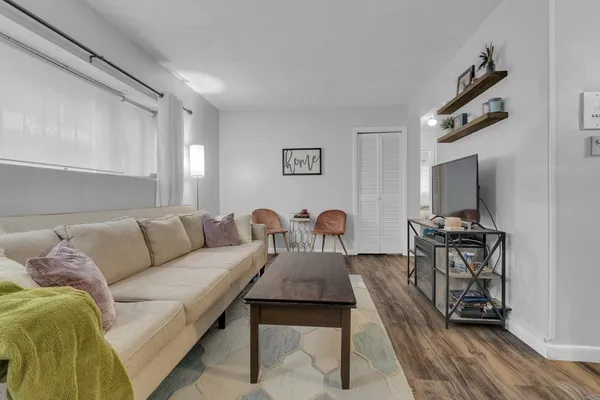 10 SCOTTFIELD RD 2