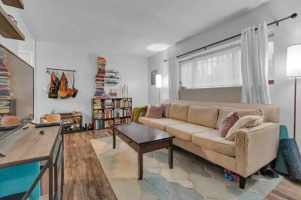 10 SCOTTFIELD RD 2