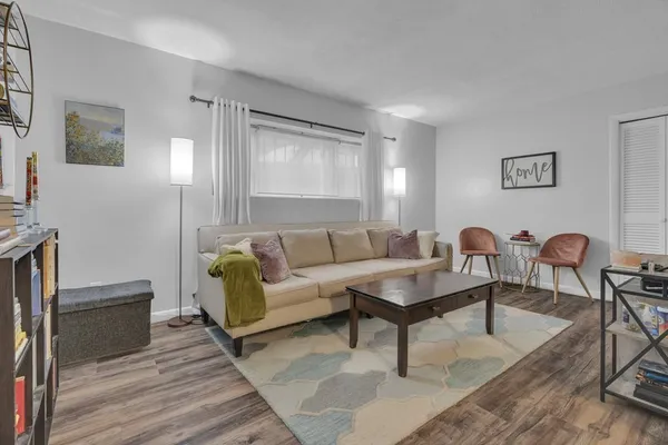 10 SCOTTFIELD RD 2