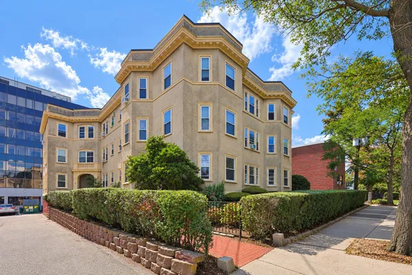 22 CENTRE ST 2