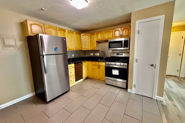 5 KENMAR DR 7