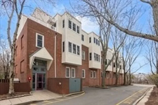 218 THORNDIKE ST 208B