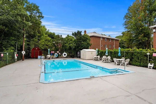 3 ALBERT DR 11