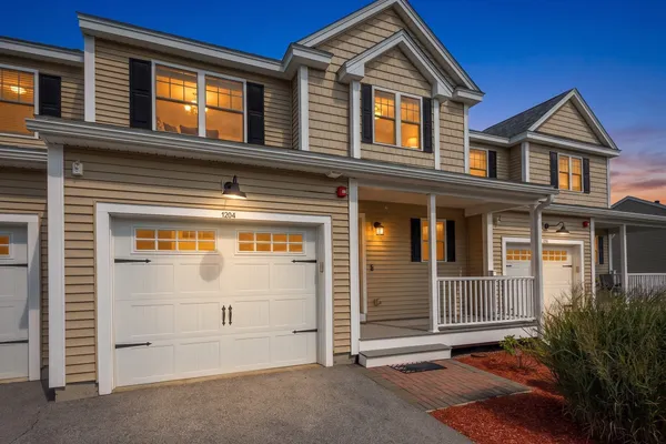 1204 HAZELWOOD WAY 1204