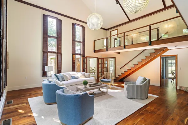8&10 EVERGREEN LN