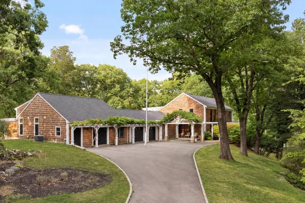 8&10 EVERGREEN LN