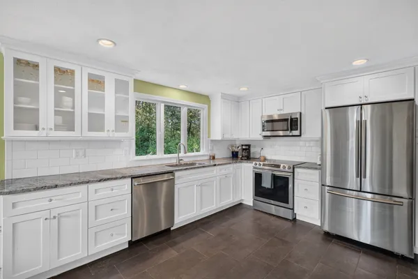 40 HIGH PINE DR