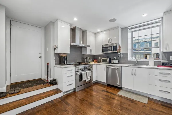 225 DORCHESTER ST 27