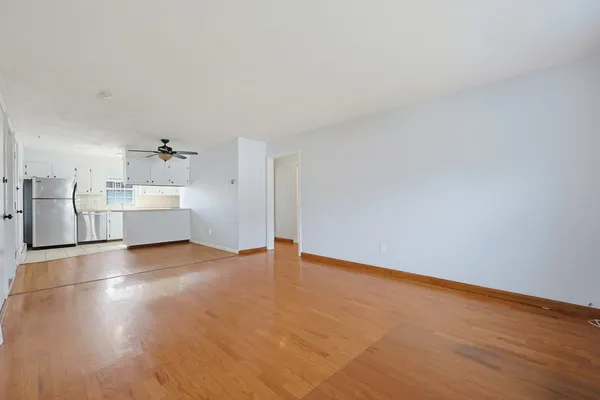 130 PARKER ST L4