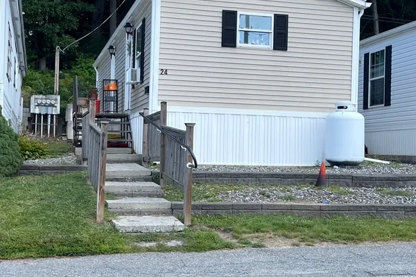 24 MUSTANG AVE