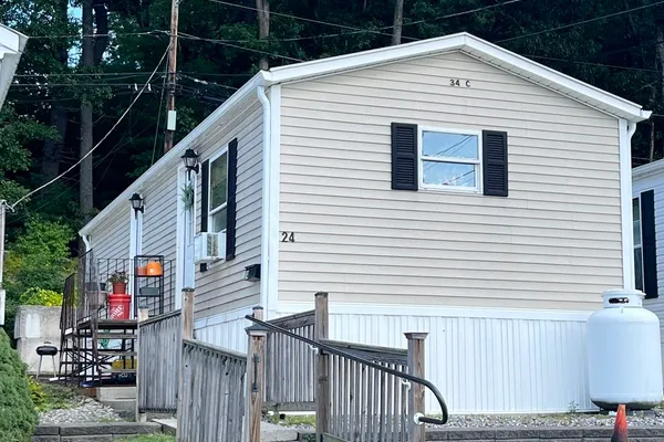 24 MUSTANG AVE