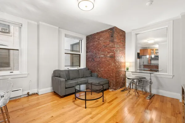 21 BEACON ST 3N