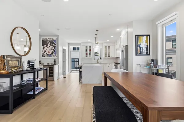 19 ASHLAND ST 19