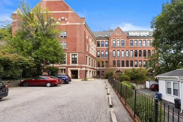 76 ELM ST 203
