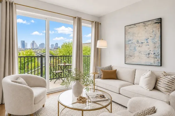 205 MAVERICK ST U308