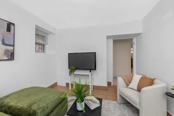 32A GLENVILLE AVE 32A