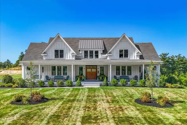 330 COUNTRY CLUB WAY