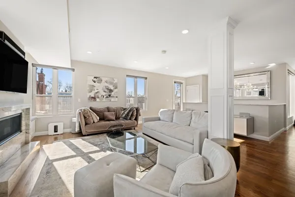 928 E BROADWAY 9