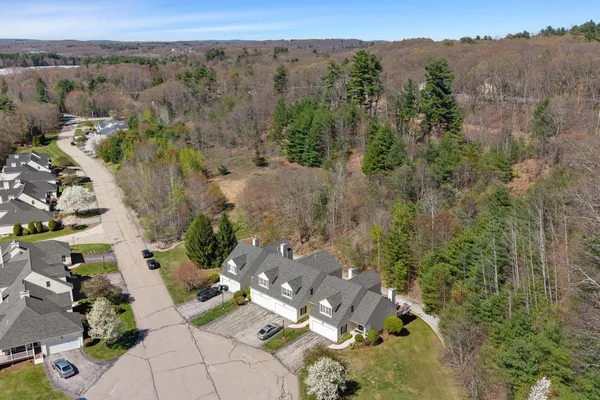 29 COLDSPRING DR B