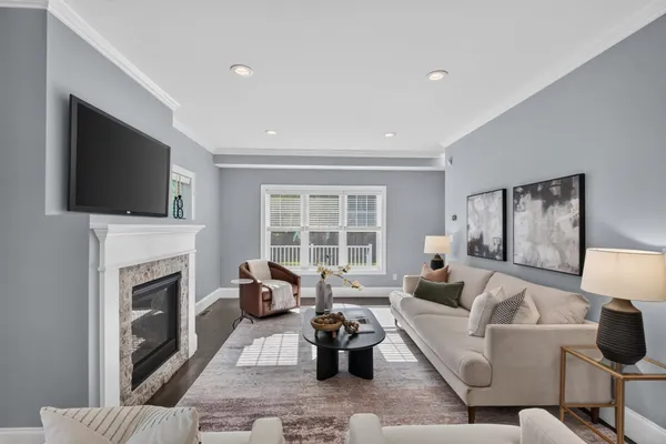 34 SENATOR BOLLING CIR