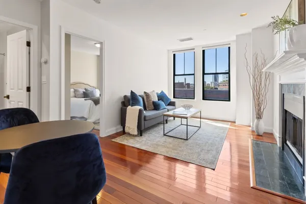75 CLARENDON ST 607