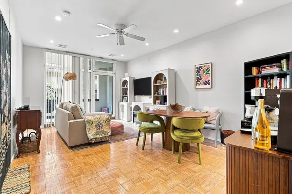 300 COMMERCIAL ST 512