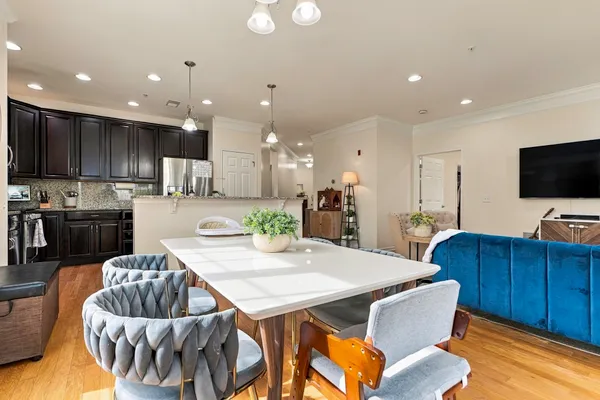 2102 SIMEON HOWARD WAY 2102