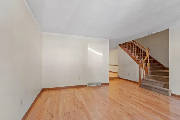 895 WELLMAN AVE 895