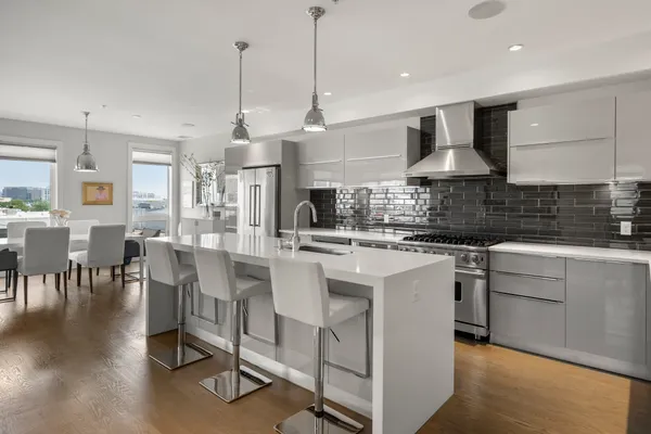 407 W FIRST ST 302