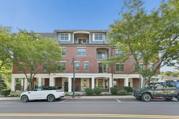 36 CENTRAL AVE 15