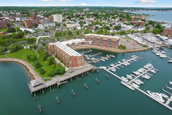 150 LYNNWAY 402