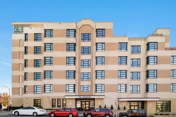 1650 COMMONWEALTH AVE 606