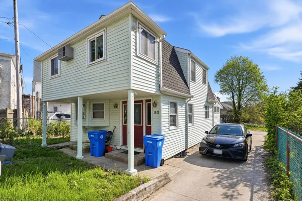 93 1/2 WINTHROP SHORE DR