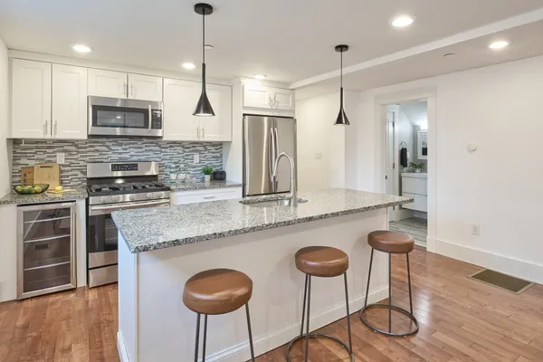2 AUBURN AVE 2