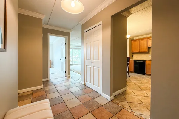 80 N WARREN ST 37