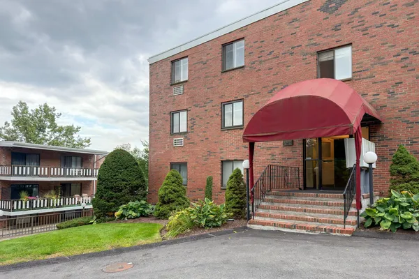 80 N WARREN ST 37