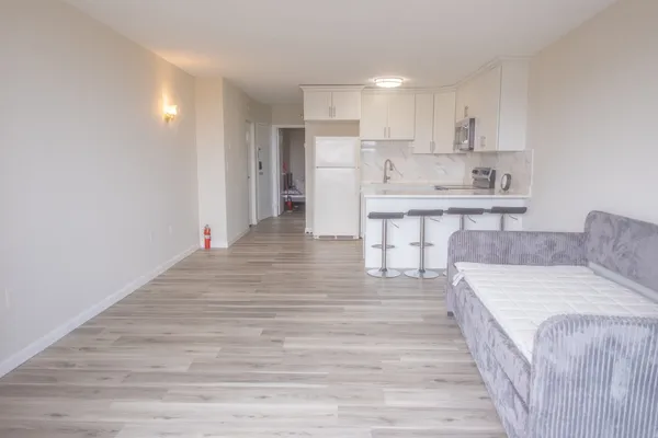 200 SWANTON ST 727