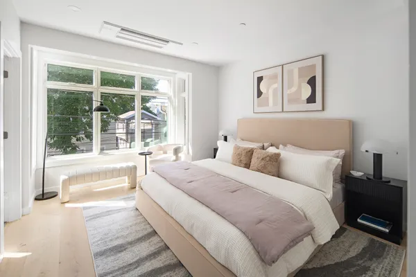 46 EVERETT ST 3